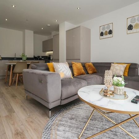 Brand New 2 Bedroom Apartment Centre Of 솔리헐 외부 사진