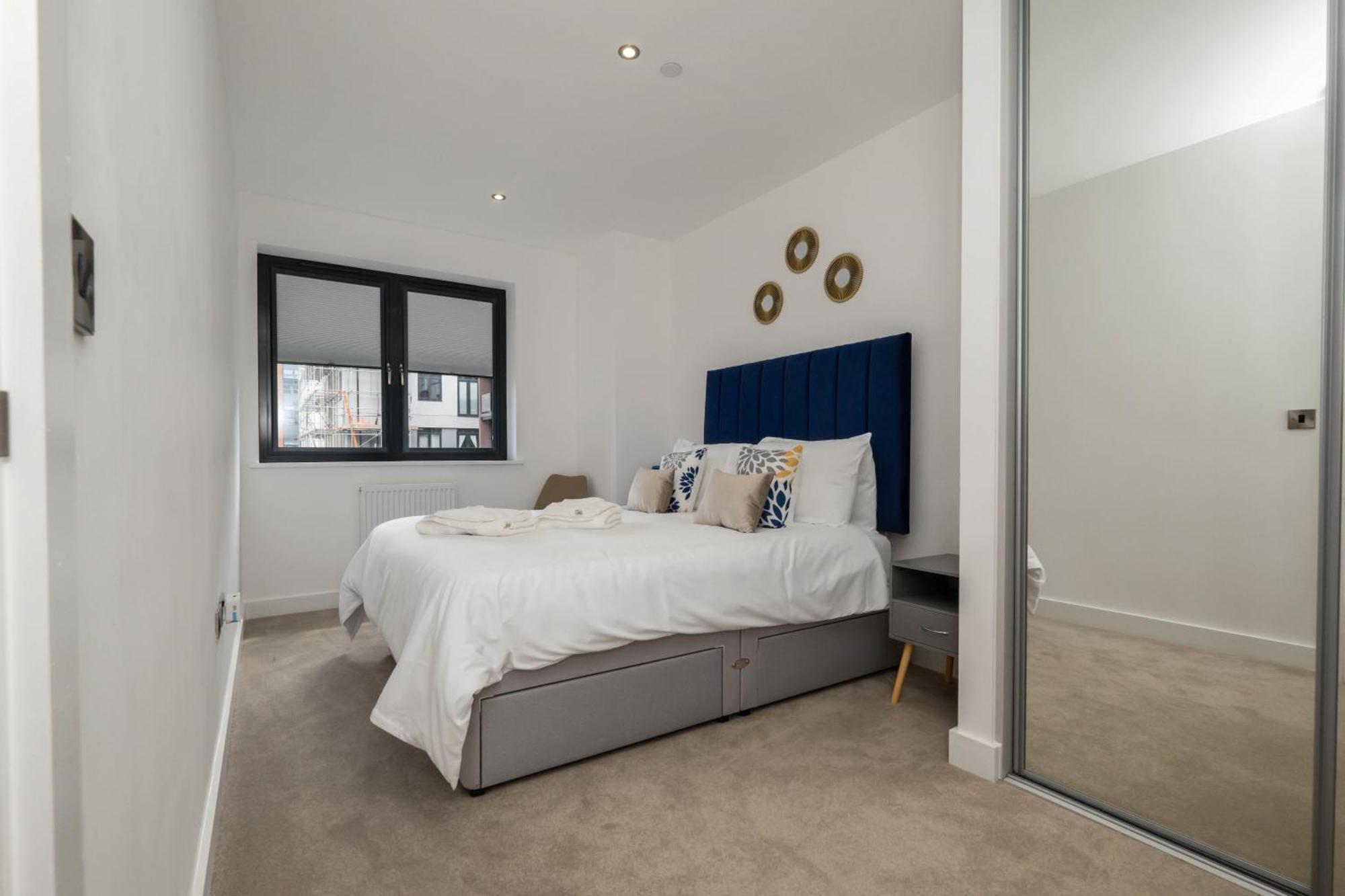 Brand New 2 Bedroom Apartment Centre Of 솔리헐 외부 사진
